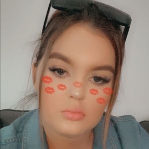 Meet your Posher, Ella